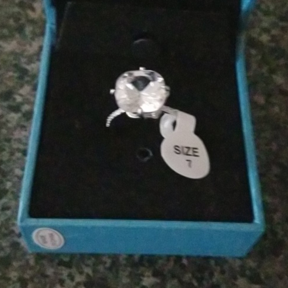 ๐ Sparkling Ring ๐ - Picture 2 of 4